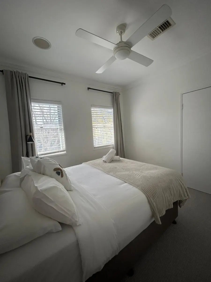 Airbnb bedroom turnover by Samzu